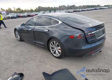 2015 Tesla Model S 85D/P85D z USA, uszkodzony, nr VIN 5YJSA1V45FF098458
